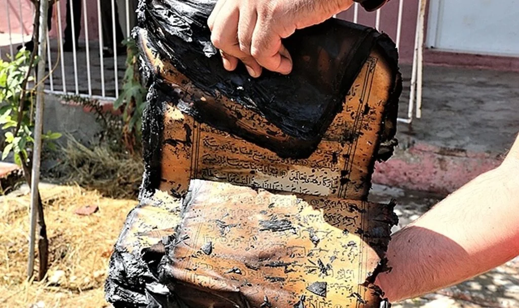Müstakil evin terası çıkan yangında küle döndü