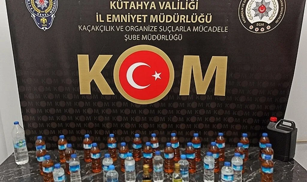 Müşterisine kendi yaptığı sahte alkolü satarken suçüstü yakalandı