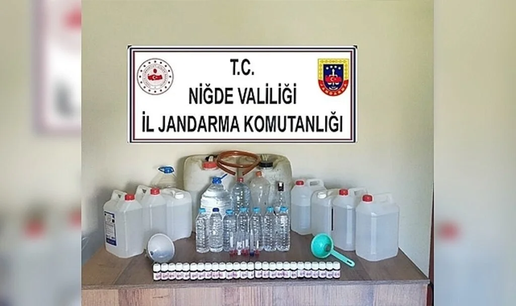 Niğde'de kaçak alkol üretilen eve operasyon: 2 gözaltı