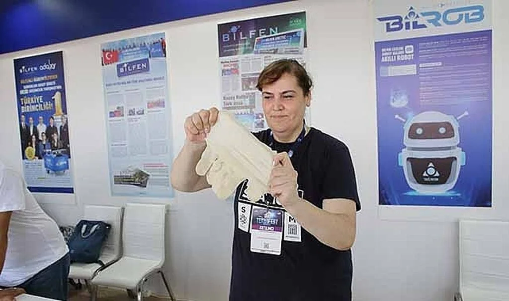 Öğrenciler pirinç kabuğundan ürettikleri malzemeyle plastiğe rakip olmak istiyor