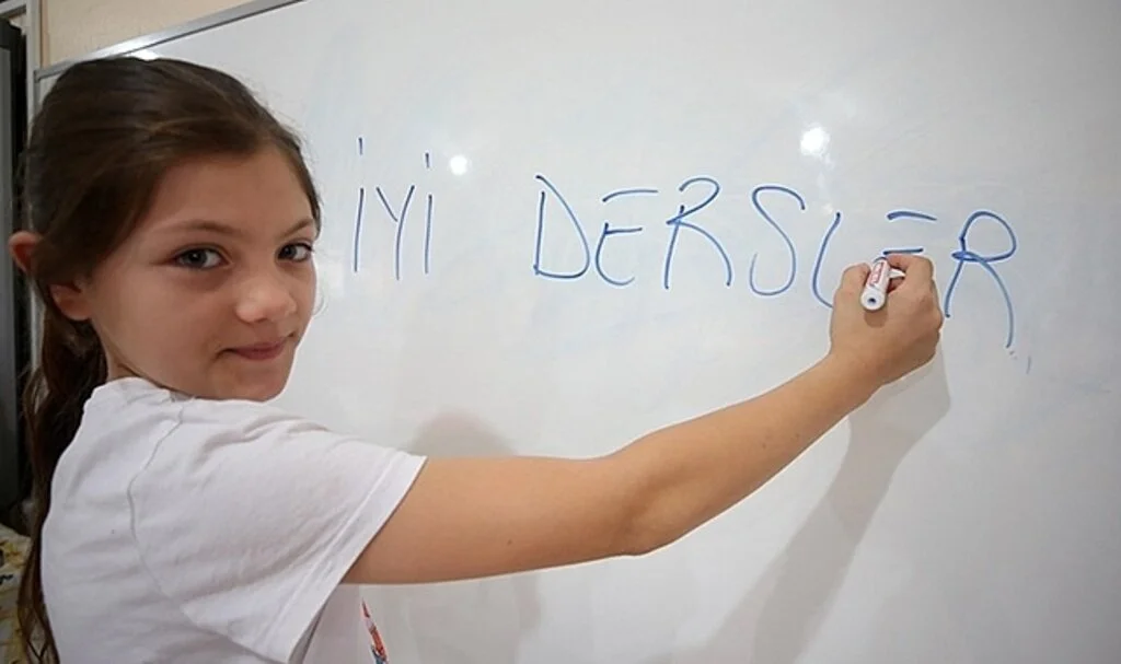 Okullarda 19 milyona yakın öğrenci için ilk ders zili çaldı