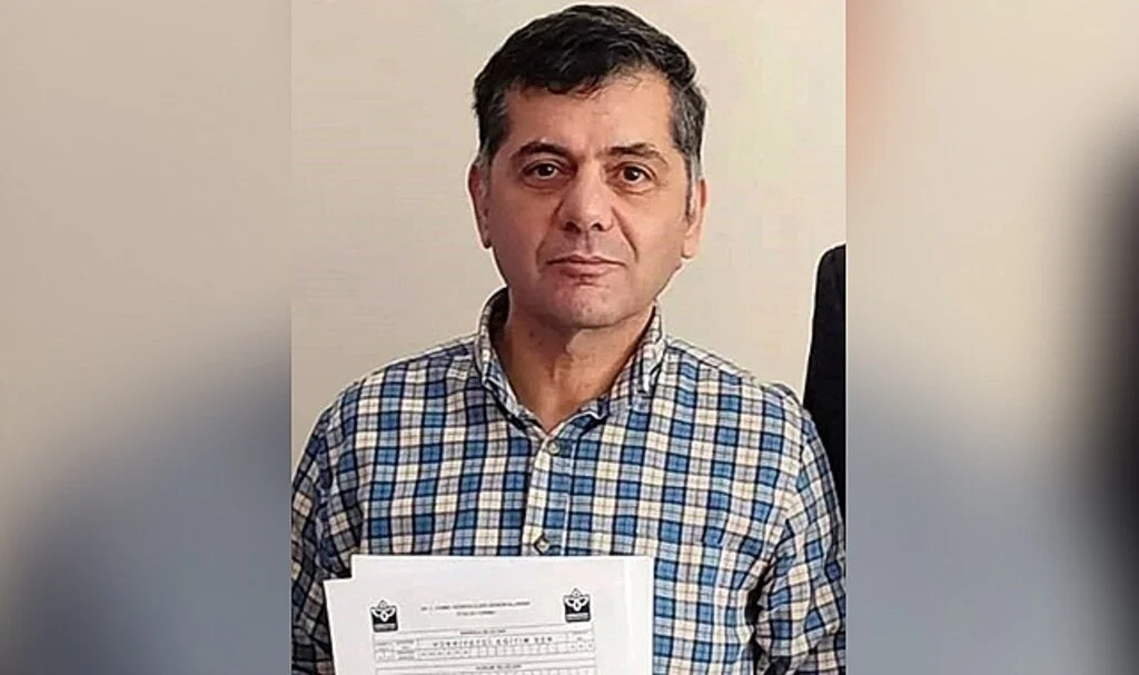 Okulların açılmasına 4 gün kala öğrencilerini yasa boğdu