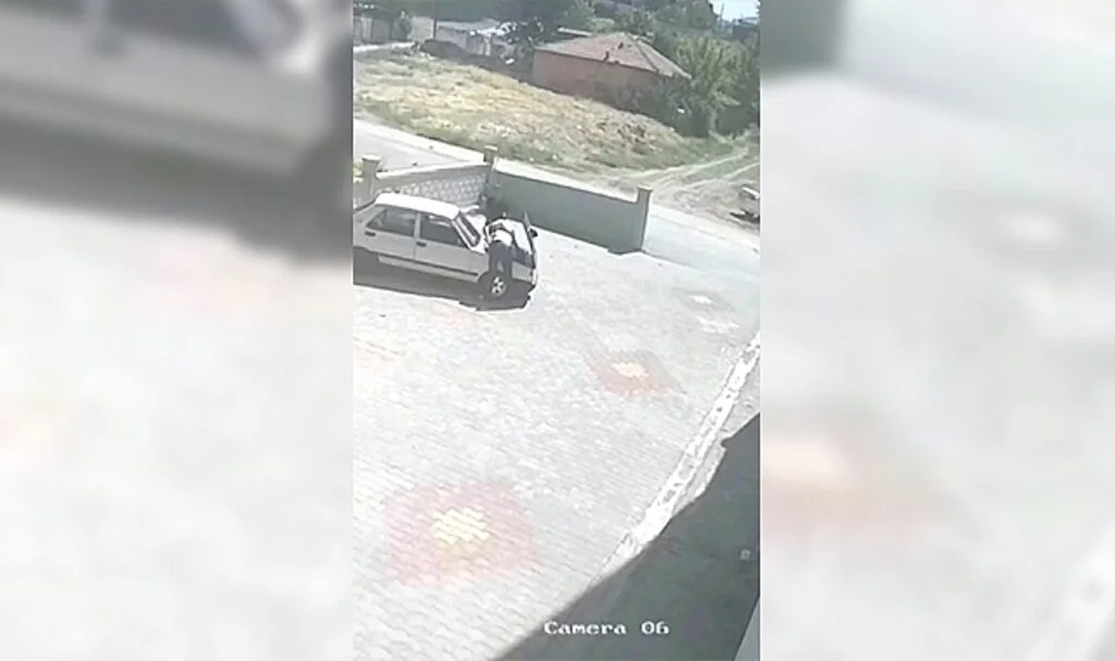 Önce çaldılar, sonra parçaladılar