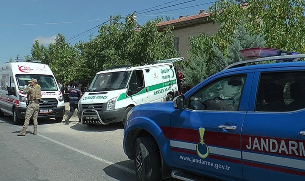 Önce kurşunladı, sonra boğazını kesti