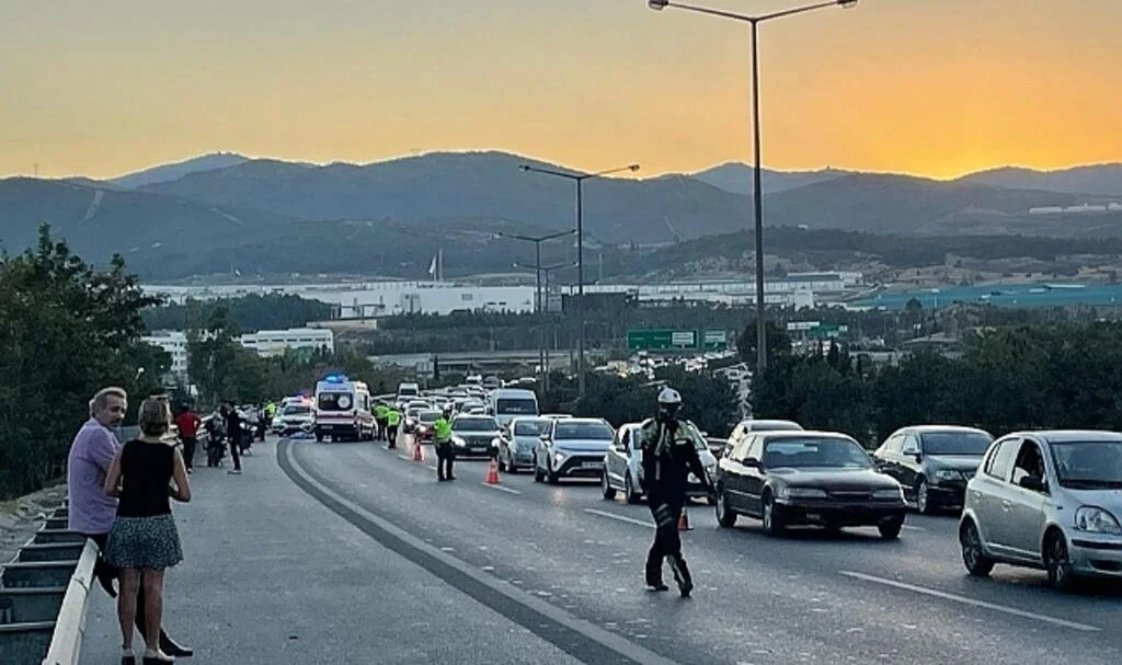 Önündeki otomobile çarpan motosiklet sürücüsü hayatını kaybetti