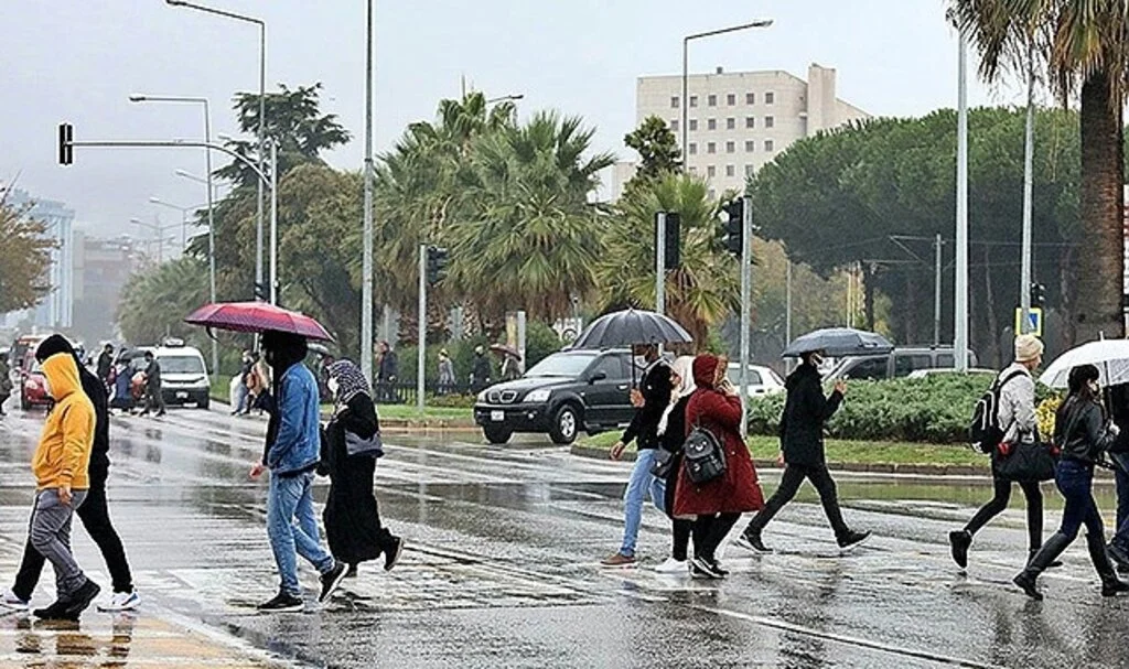Orta ve Doğu Karadeniz için yarın kuvvetli sağanak uyarısı