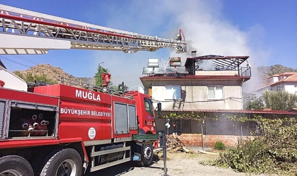 Ortaca'da çatı katı yangını
