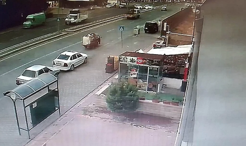 Ortalığı savaş alanına çeviren kaza güvenlik kamerasında