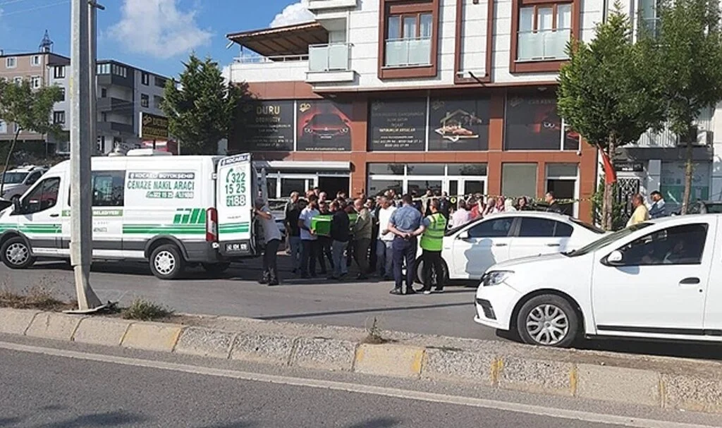 Oto galeri dükkanında şüpheli ölüm