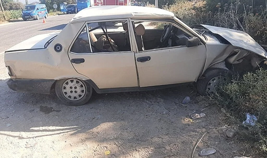 Otomobil hurdaya döndü, sürücü ve eşi hafif yaralandı