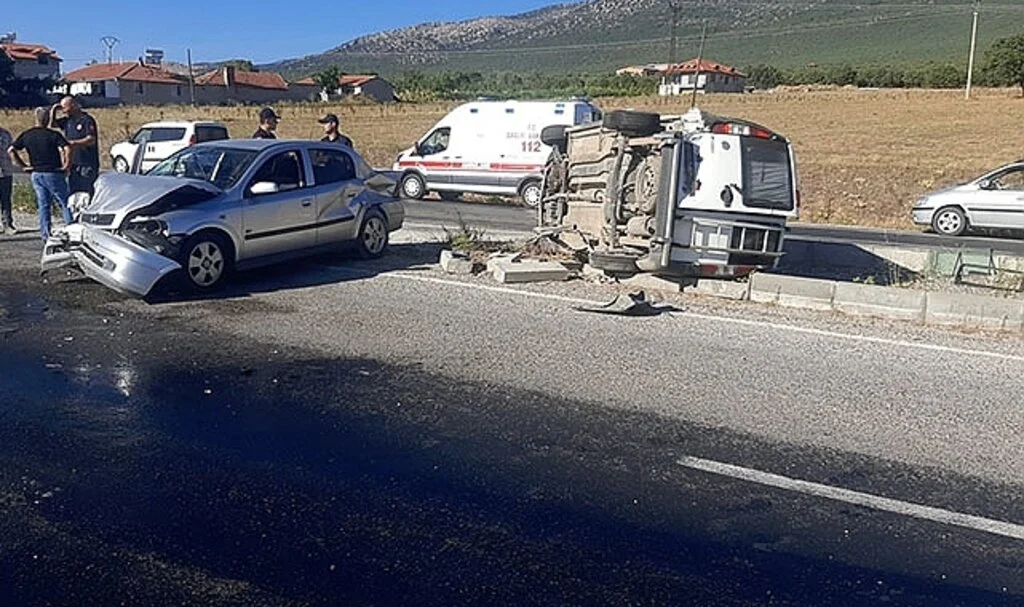 Otomobil makas atan hafif ticari araca çarptı; 1 yaralı