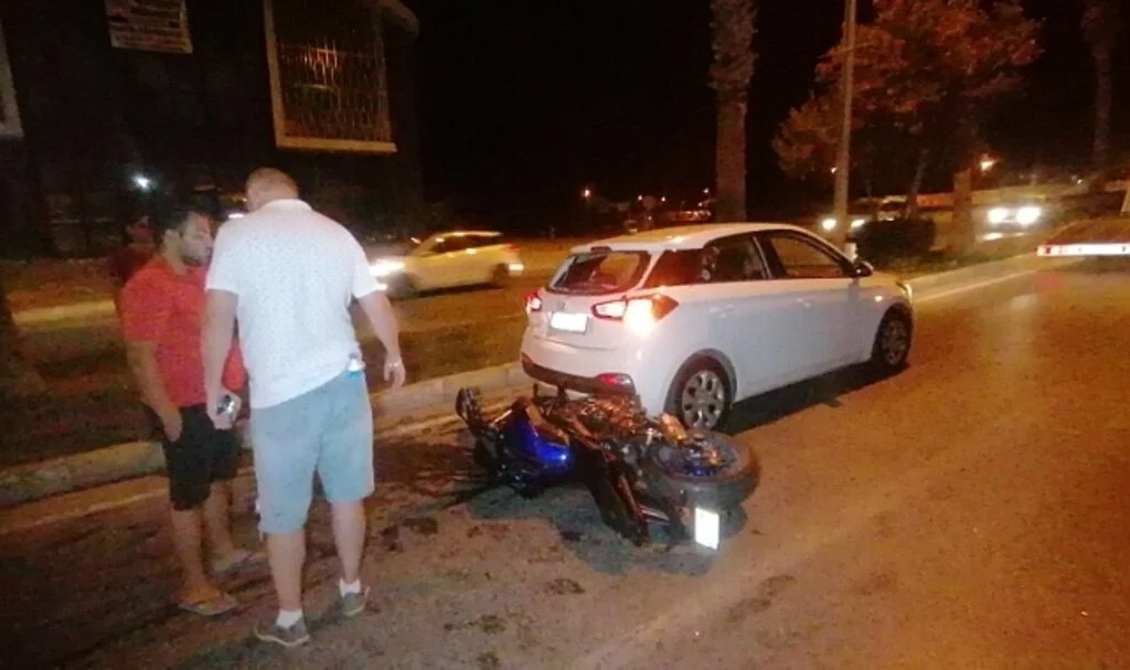 Otomobile çarpan alkollü motosiklet sürücüsü yaralandı