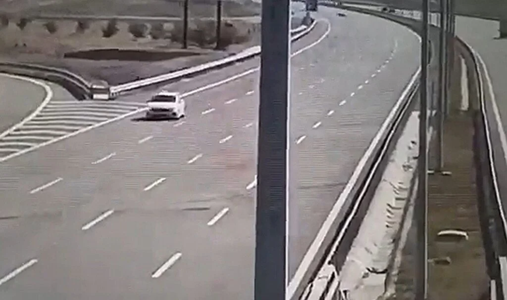 Otoyolda geri manevra yapan İBB aracının şoförü kazada hayatını kaybetti