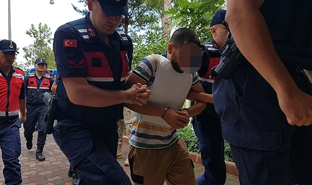 Özel ekiple yakalanan dövizci cinayetinin zanlısı çelik yelekle adliyeye sevk edildi