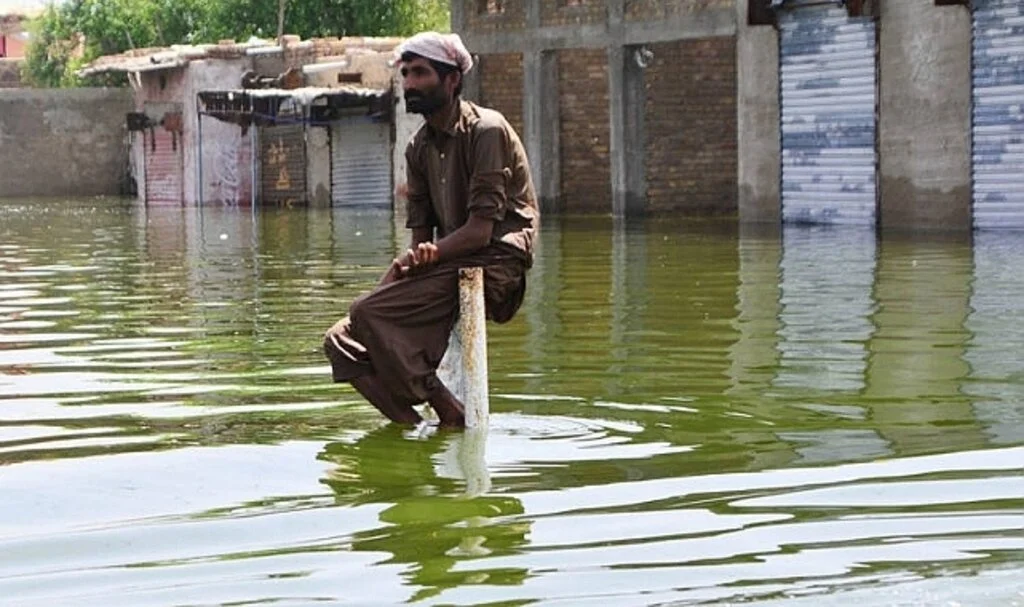 Pakistan'daki yaşanan sel felaketinde ölü sayısı 1355