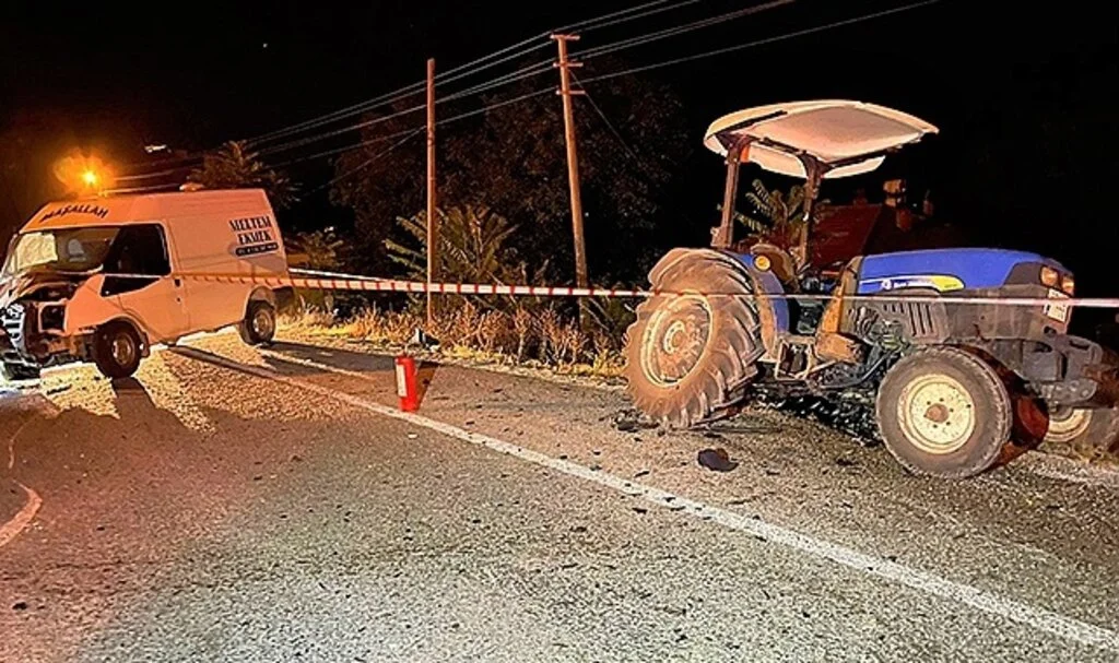 Panelvan ve traktörün karıştığı kazada 1 kişi öldü, 2 kişi yarandı