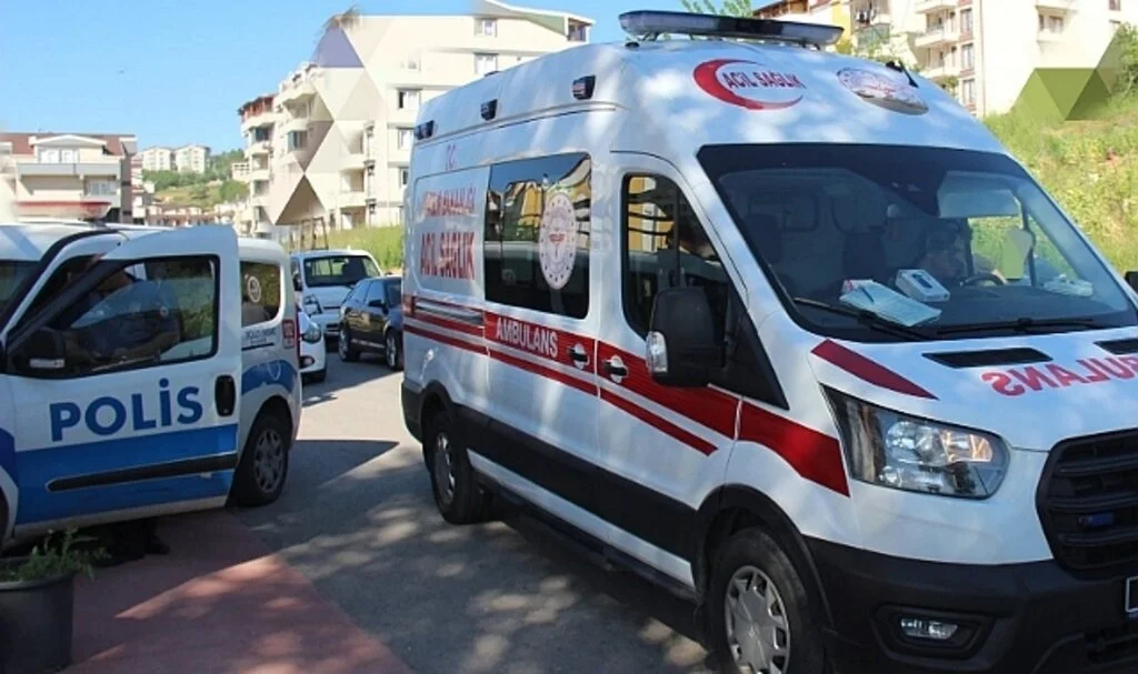 Parkta oynarken 20 metrelik yokuştan yuvarlanan çocuk hayatını kaybetti