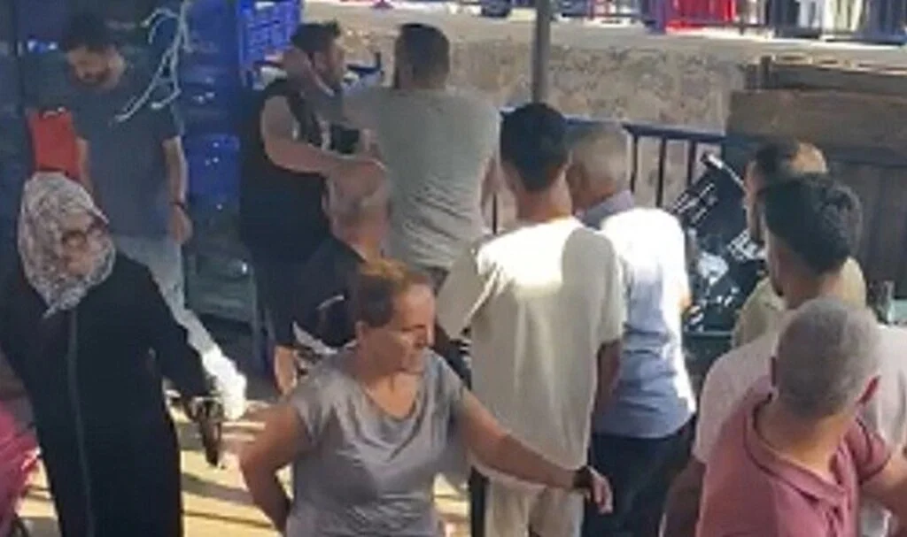 Pazarda laf atma kavgasında 2 kişi yaralandı