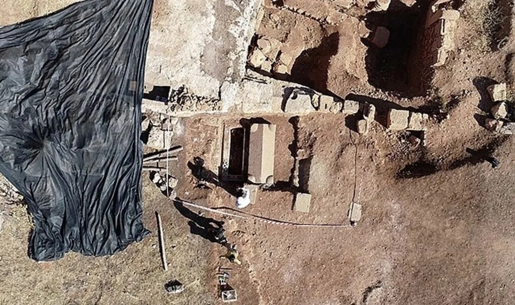 Perre Antik Kenti'ndeki kazılarda 1800 yıllık insan iskeletleri bulundu