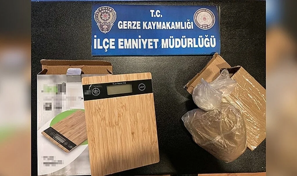 Polis kontrolünde durdurulan araçtan uyuşturucu çıktı