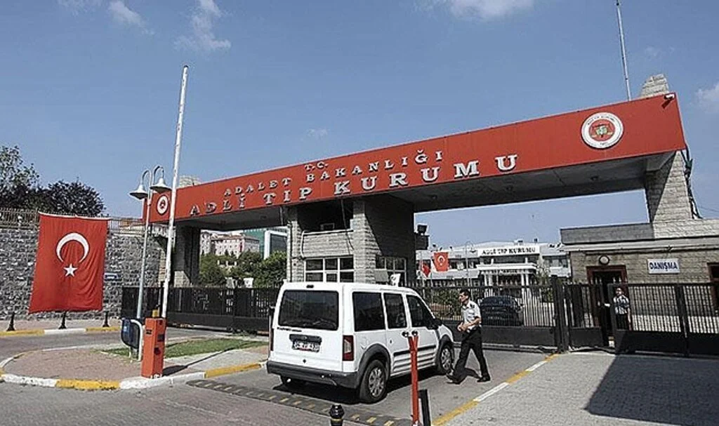 Polise saldırı düzenleyen zanlının öldürdüğü yengesinin cenazesi adli tıptan alındı