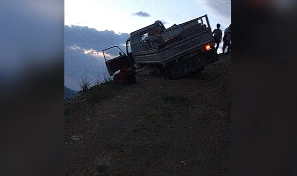  Rize'de askıda kalan kamyonetten atlayan sürücü hayatını kaybetti
