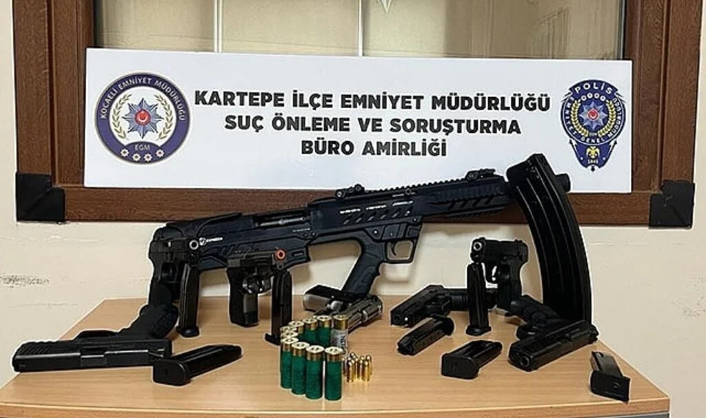Ruhsatsız silah taşıyan 8 kişiye gözaltı