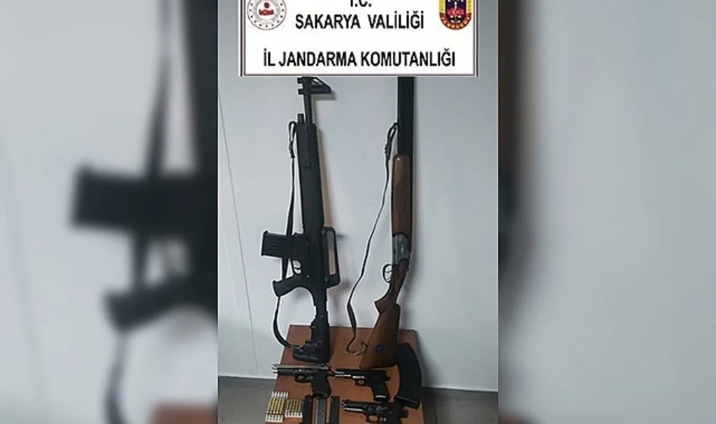 Ruhsatsız silah ticareti yapıyordu, jandarmaya yakalandı