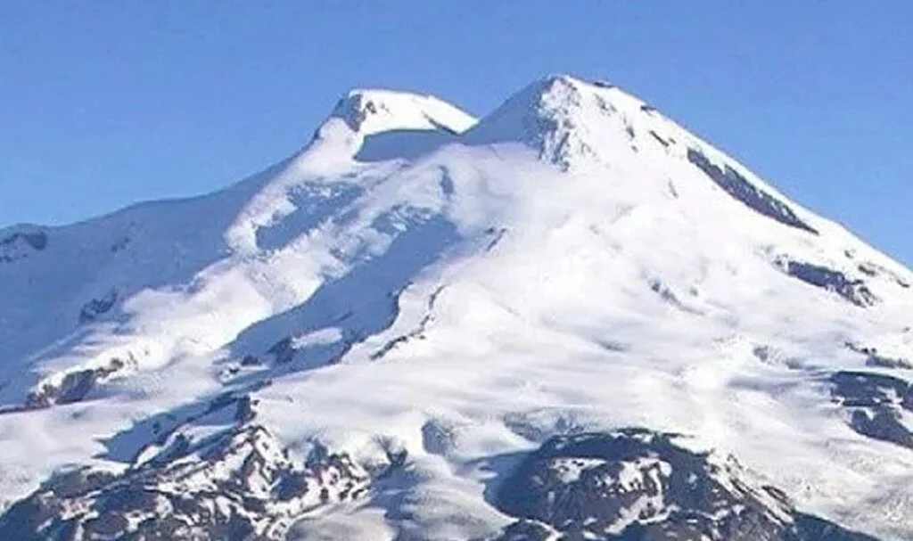 Rusya'da yanardağa tırmanan 12 dağcıdan 6'sı öldü