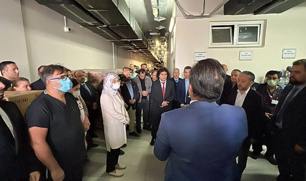 Sağlık çalışanı kalbine yenik düştü