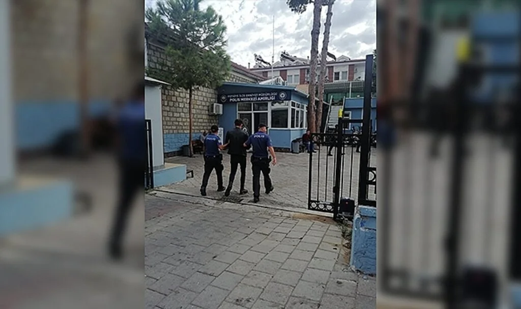 Sahte başkomiser yemek parasını ödemeyince yakalandı