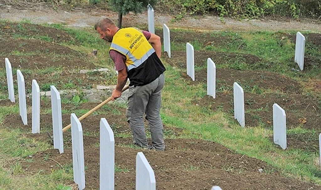 Samsun Büyükşehir Belediyesi 153 kimsesizin mezar taşını yaptırdı