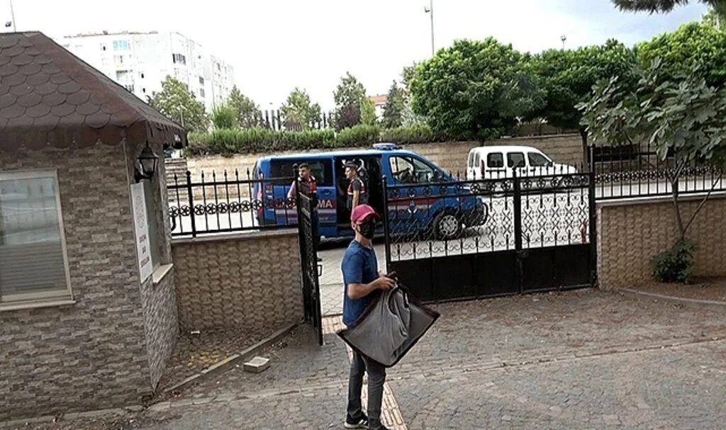 Samsun'da  55 kilo esrarla yakalanan şahıslar adliyede