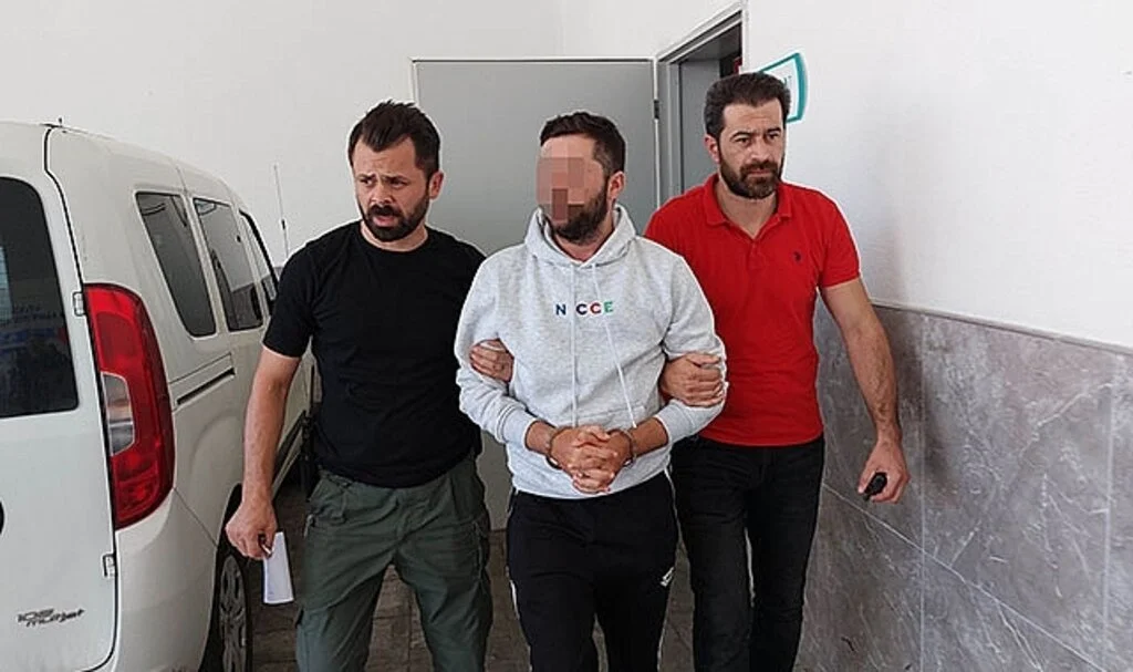 Samsun'da babasıyla tartışan eniştesini sırtından bıçakladı