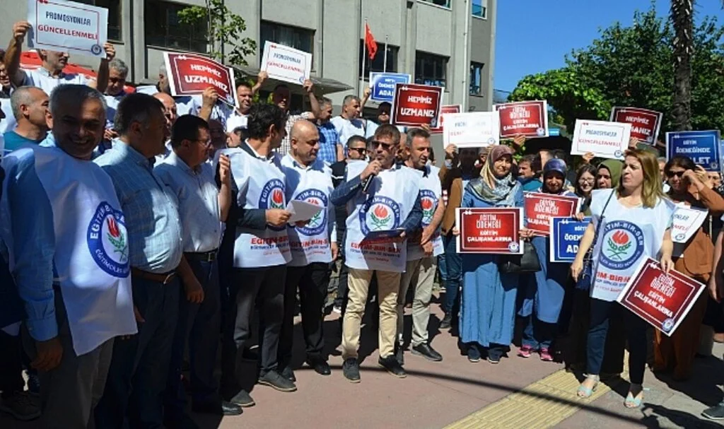 Samsun'da Eğitim Bir Sen üyeleri çözüm çağrısı yaptı 