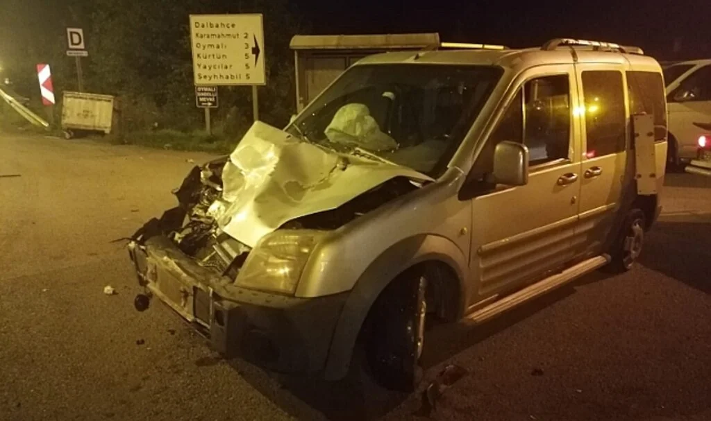 Samsun'da Hafif Ticari Araç Tıra Çarptı: 1 Yaralı