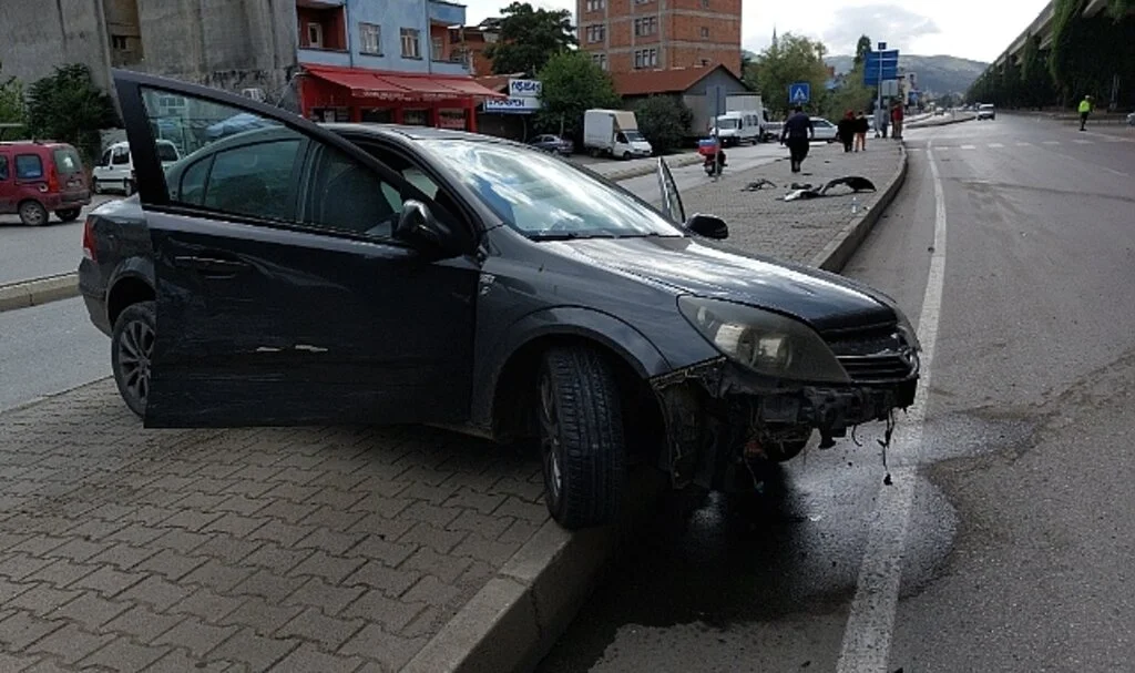 Samsun'da iki otomobil çarpıştı