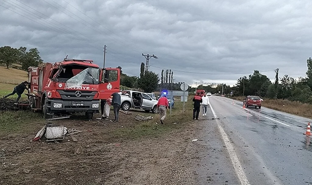 Samsun'da itfaiye aracı şarampole devrildi, 2 itfaiye eri yaralandı