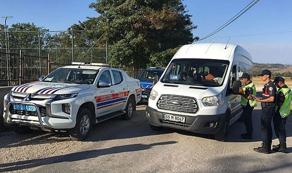 Samsun'da jandarma okul servislerini denetledi