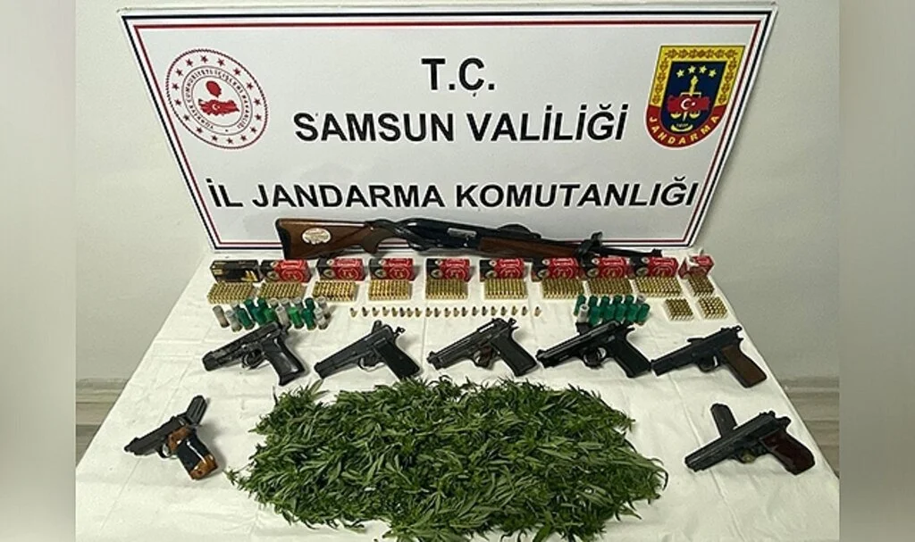 Samsun'da Jandarmanın uyuşturucu baskınından cephanelik gibi ev çıktı