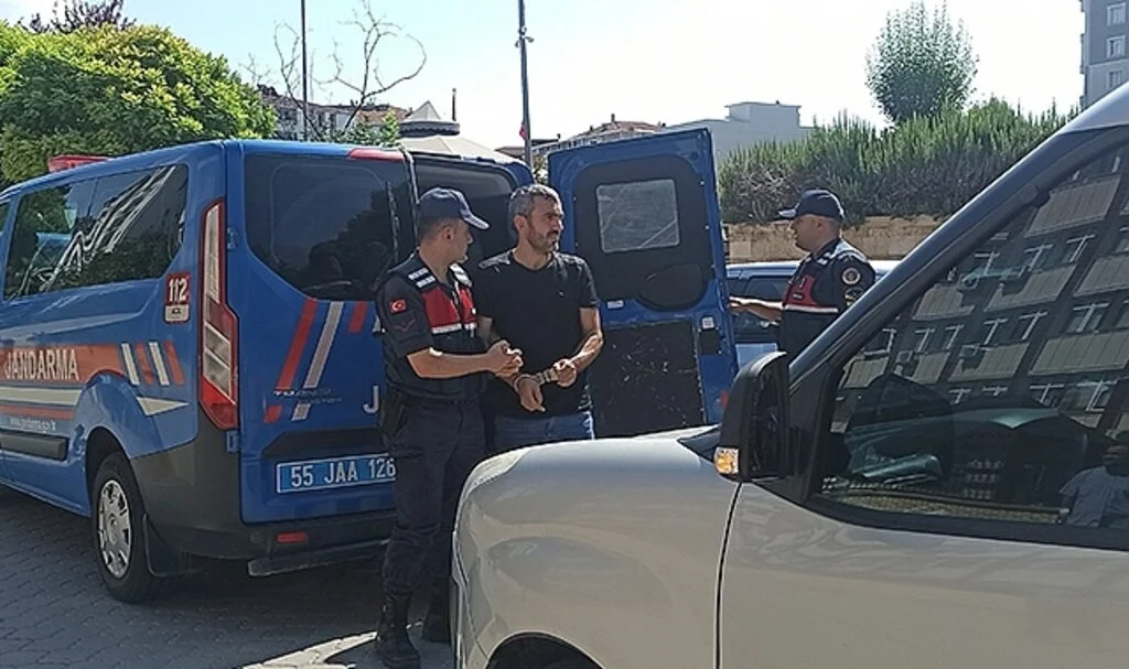 Samsun'da Kaleşnikof tüfek ve uyuşturucu ile yakalanan şahıslar adliyede
