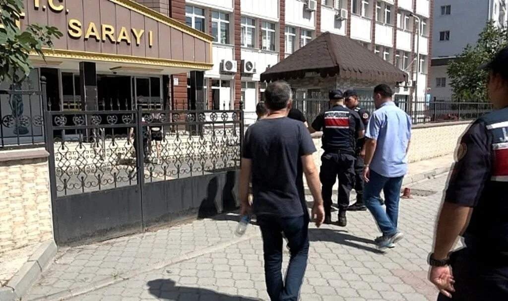 Samsun'da kaleşnikof tüfek ve uyuşturucu operasyonunda 3 kişi tutuklandı