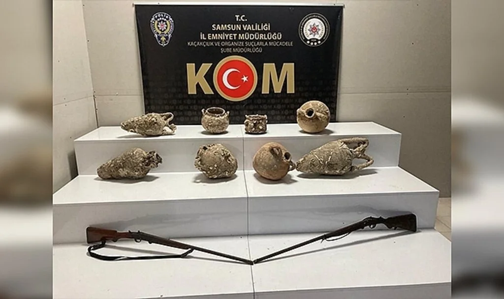 Samsun'da KOM polisi 8 adet amfora küp ve tüfek ele geçirdi