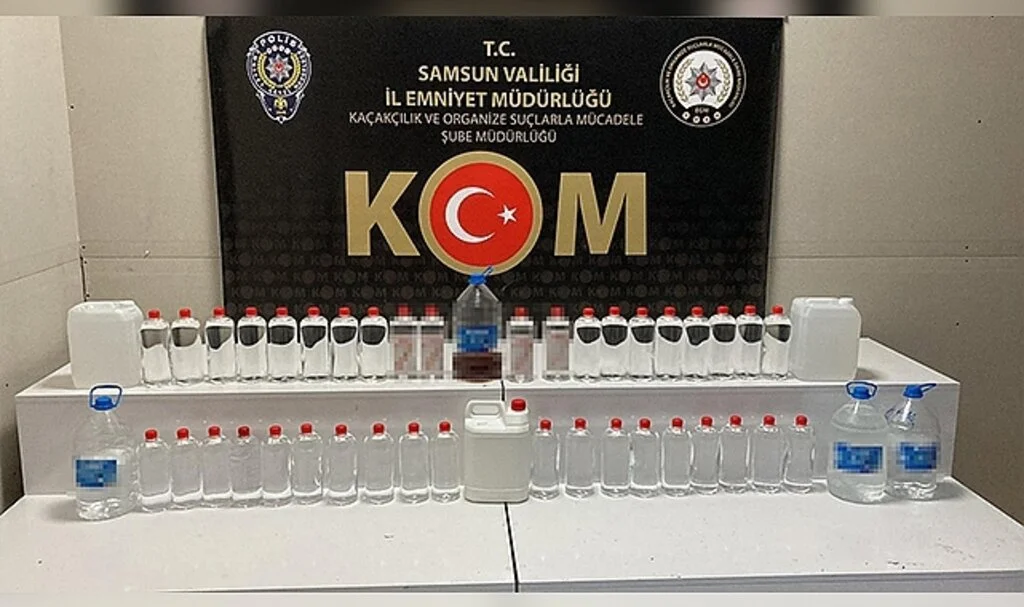 Samsun'da KOM polisi el yapımı içki ve etil alkol ele geçirdi