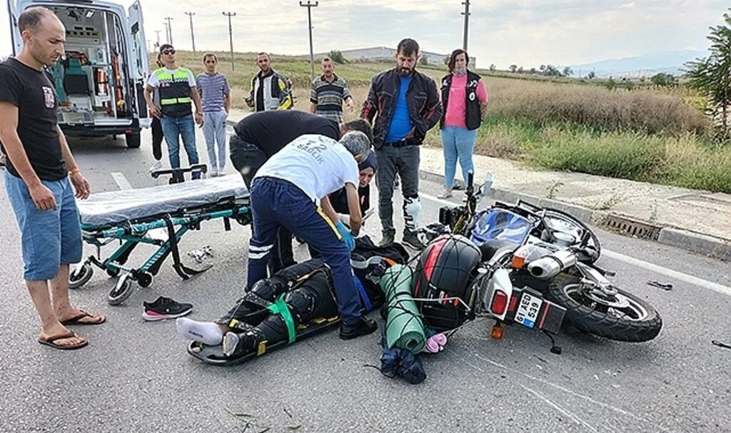 Samsun'da motosiklet kazasında karı koca yaralandı