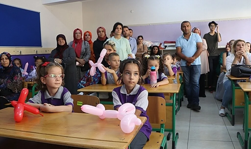 Samsun’da okula yeni başlayan miniklerin ilk gün heyecanı