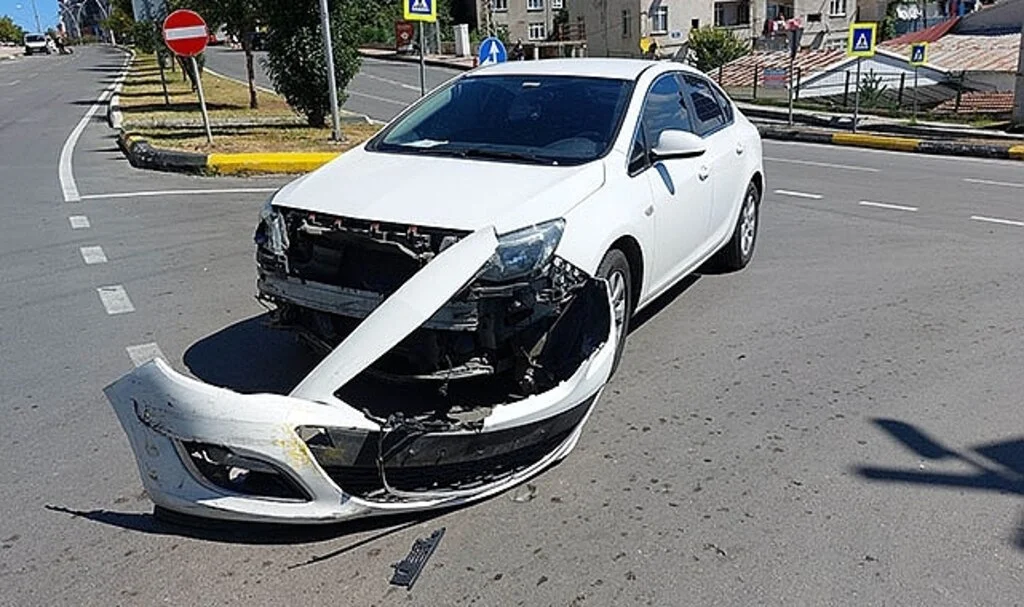 Samsun'da otomobil ticari taksiyle çarpıştı: 1 yaralı