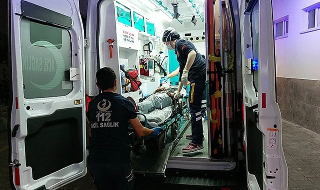 Samsun'da parkta bıçaklı saldırı: 2 yaralı