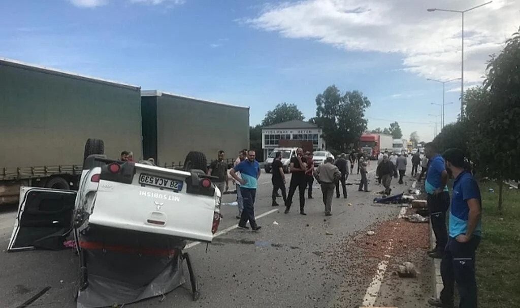  Samsun'da pikap takla attı: 2 yaralı