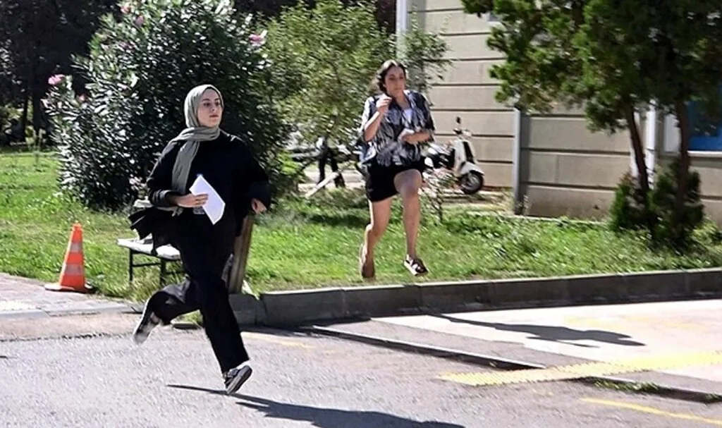 Samsun’da sınava geç kalan KPSS adayları Usain Bolt’u aratmadı